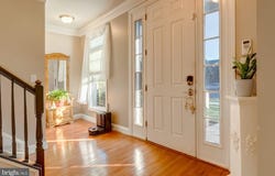 10 JAMESTOWN Square, MECHANICSBURG, PA 17050