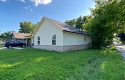 127 N 2nd St, Chouteau, OK 74337
