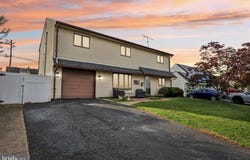 29 VIVIDLEAF LANE, LEVITTOWN, PA 19054
