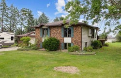 3603 Meadowknolls Rd, Marion, IA 52302