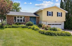 105 Parkview Dr, Tipton, IA 52772