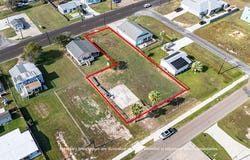 1111 S Live Oak, ROCKPORT, TX 78382