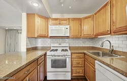 3 Rolling, Lenox, MA 01240