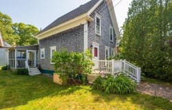 31 Bay Street, Boothbay Harbor, ME 04538