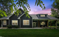 2404 Evergreen Circle, State Center, IA 50247