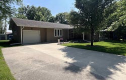 1002 Hillcrest Drive, Fairfield, IA 52556