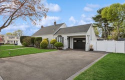 34 Chase Lane, Levittown, NY 11756