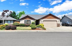 32 SANDALWOOD LOOP, Creswell, OR 97426