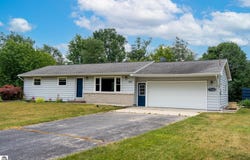 300 Schoolcrest Drive, Shepherd, MI 48883
