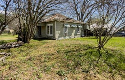 302 E Crockett St, Luling, TX 78648