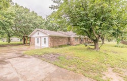 904 Sherman St, Tioga, TX 76271
