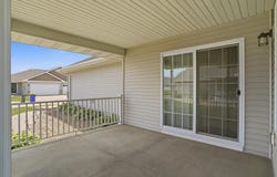 904 NE Cresent View Drive, Cedar Rapids, IA 52402