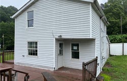 402 N 10th St, Apollo Boro, PA 15613