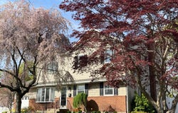 39 Rosella Court, West Babylon, NY 11704
