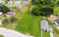 401 W Kleb, Caldwell, TX 77836
