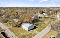 715 E 10TH Street, Kemp, TX 75143