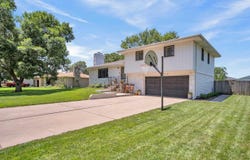1625 Suncrest Dr, McPherson, KS 67460