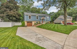 8402 CROFTON LANE, PENNSAUKEN, NJ 08109