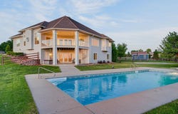 6734 Cantebury Ct, Sioux City, IA 51106