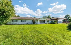 908  E New Hope  RD, Rogers, AR 72758