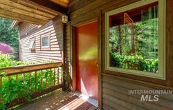 1026 Showalter Rd, Moscow, ID 83843