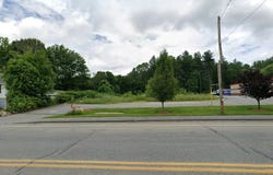 1905 Lakeview Ave, Dracut, MA 01826