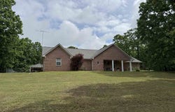 1777 HIGGINBOTTOM Rd, Selmer, TN 38375-5067