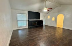 515 Lynnewood Avenue, Burleson, TX 76028