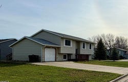101 Sturgis Loop, Lincoln, ND 58504