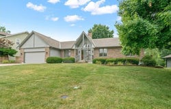 613 Lakeview Drive, Raymore, MO 64083