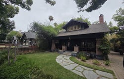126 North Meridith Avenue, Pasadena, CA 91106