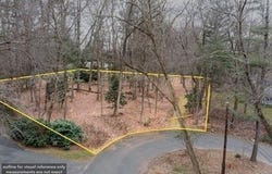 Dennis Rd, Longmeadow, MA 01106