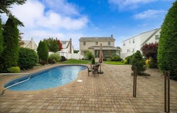 948 Cathedral Avenue, Franklin Square, NY 11010