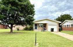 714 Cynthia, Mooreland, OK 73852