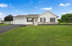 5 VISTA DRIVE, FREDERICKSBURG, PA 17026