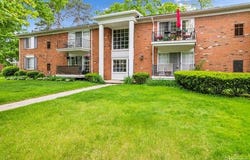 448 Fox Hills Drive N, Bloomfield Hills, MI 48304
