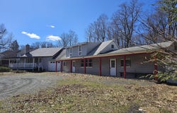 1173 PA-390, Greentown, PA 18426