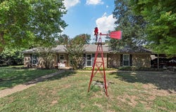 611 Rosenthal Road, Lorena, TX 76655