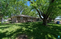 204 N Maple St, Viborg, SD 57070