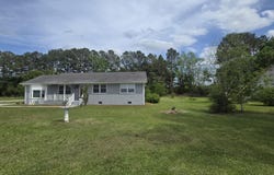 302 Giles Marshburn Road, Burgaw, NC 28425