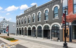 112 113 144 S Madison Street, Bloomfield, IA 52537