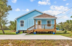 2111 Lone Star Rd, ROCKPORT, TX 78382