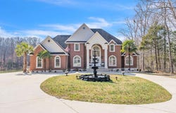 109 Brandon Dr, Hodges, SC 29653