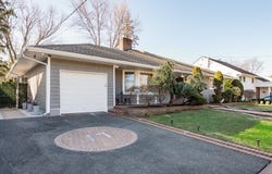 17 Willowbrook Lane, Freeport, NY 11520