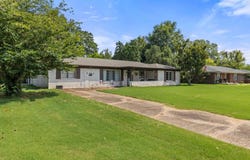 1101 Catalpa St, Tuscumbia, AL 35674