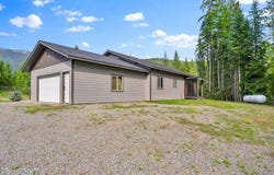 648 Curley Creek Rd, Moyie Springs, ID 83845