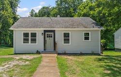 607 Longwood Avenue, Farmville, VA 23901