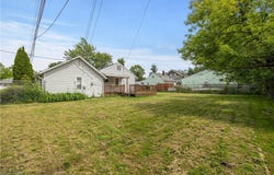 348 Elberta Drive, Vermilion, OH 44089