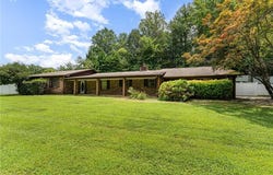 2725 Spicewood Drive, Winston-Salem, NC 27106