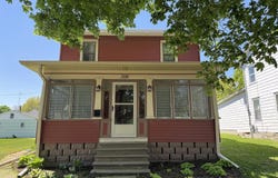 208 S Broad, LANARK, IL 61046